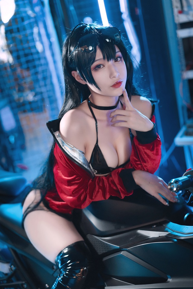 铁板烧鬼舞w cosplay | 铁板烧鬼舞w碧蓝航线·大凤机车cos图集-第3张图片