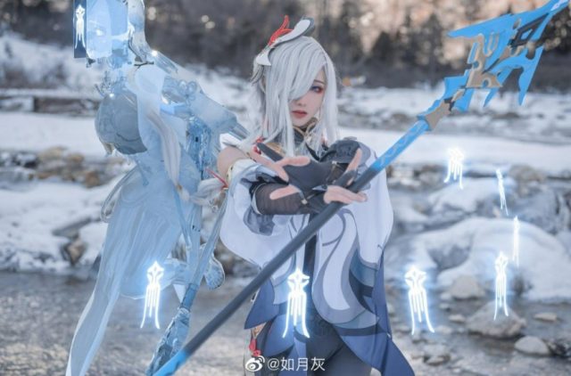 coser@如月灰在《原神》化身申鹤，性感迷人-第2张图片