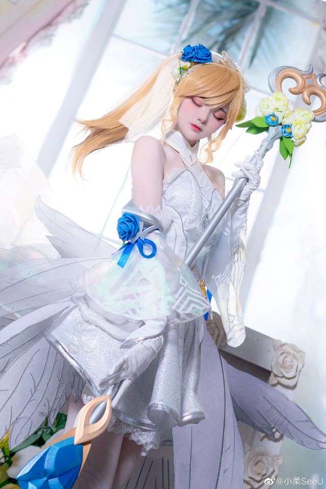 《英雄联盟》：小柔SeeU和W小小白W的“水晶玫瑰”情侣cosplay-第3张图片