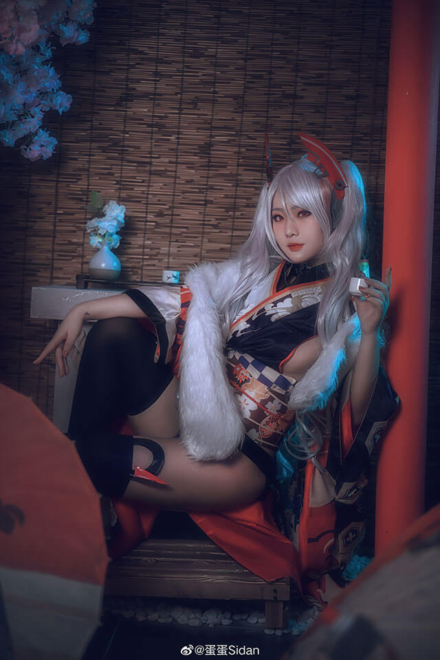 coser@蛋蛋Sidan在《碧蓝航线》变身性感迷人的欧根亲王-第4张图片