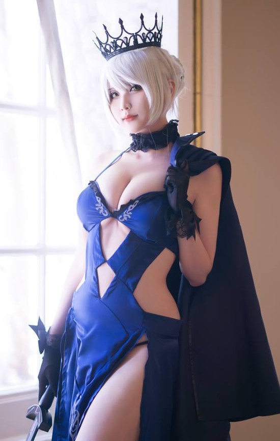 coser@Hana bunny在《Fate/EXTRA》化身火辣性感的“Saber”尼禄插图2