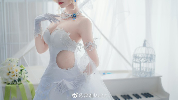 coser@淼唯Jaune在《Fate》化身婚纱版的“Saber Alter”阿尔托利亚(薇淼淼微博)插图4