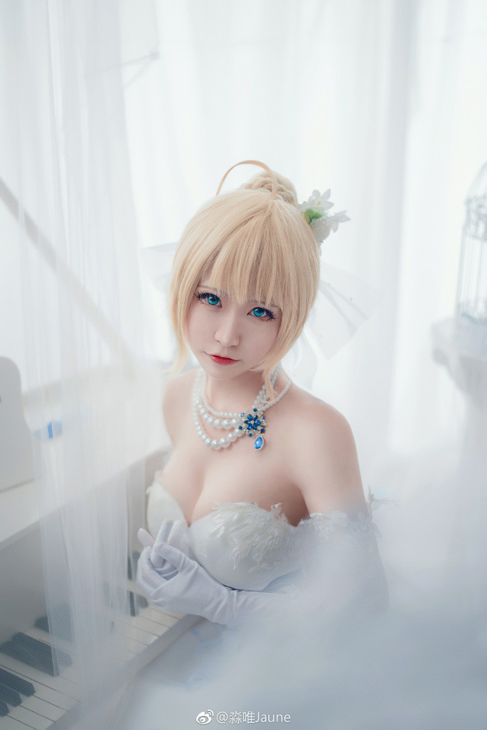 coser@淼唯Jaune在《Fate》化身婚纱版的“Saber Alter”阿尔托利亚(薇淼淼微博)插图5