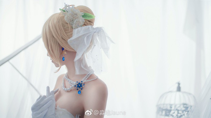 coser@淼唯Jaune在《Fate》化身婚纱版的“Saber Alter”阿尔托利亚(薇淼淼微博)插图3