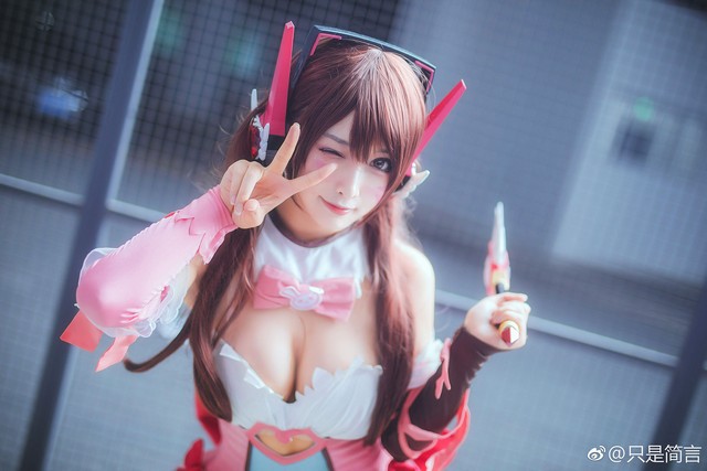 coser@只是简言在《守望先锋》中化身“小甜心”宋哈娜D.Va-第1张图片