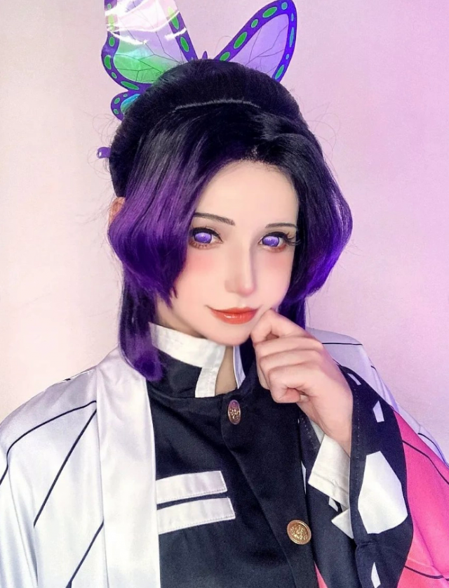 coser@alexy_sky_在漫画《鬼灭之刃》中化身“极甜的”蝴蝶忍-第1张图片