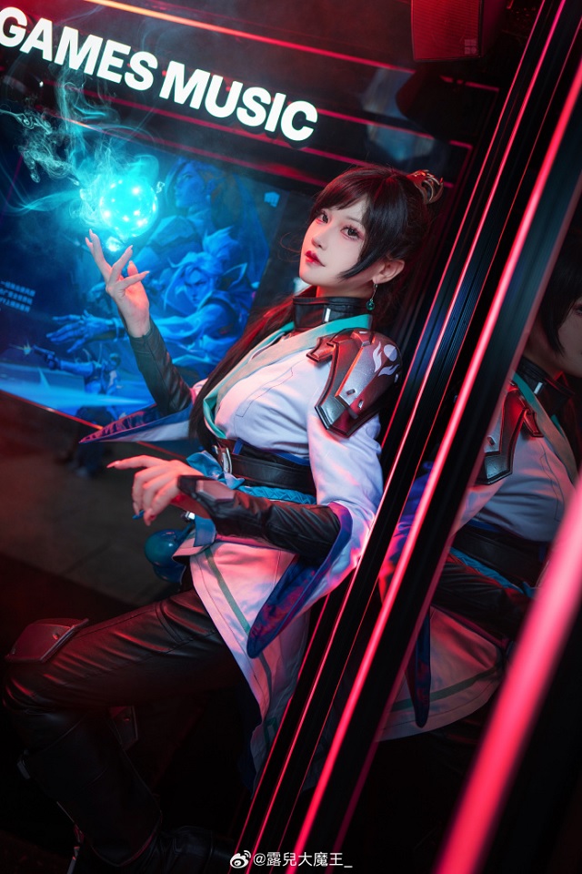 [无畏契约]露兒大魔王cos圣祈，璀璨演绎闪耀cosplay盛典-第5张图片