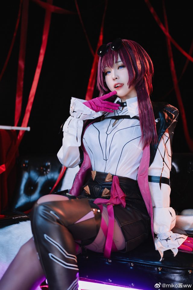 崩坏世界的绝美闪耀：miko酱ww cos《崩坏：星穹铁道》卡芙卡-第3张图片