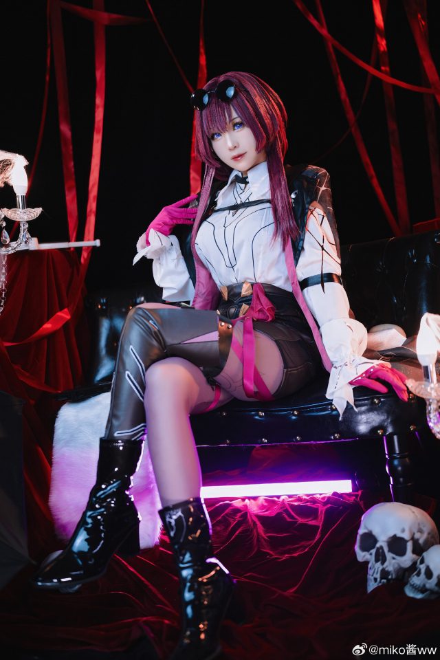 崩坏世界的绝美闪耀：miko酱ww cos《崩坏：星穹铁道》卡芙卡-第2张图片