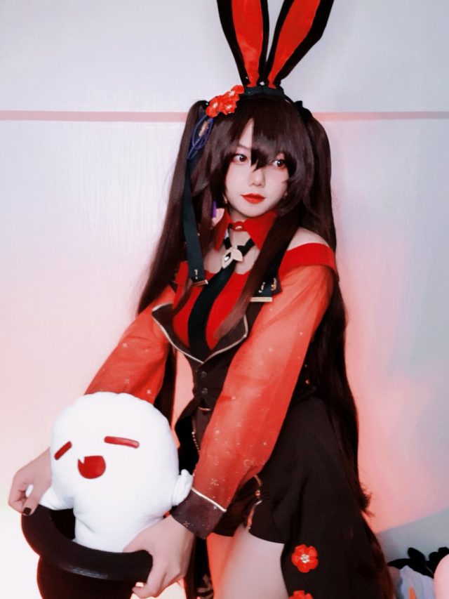 coser Nanthasri惊艳亮相：性感可爱兔女郎版的胡桃大放异彩-第2张图片