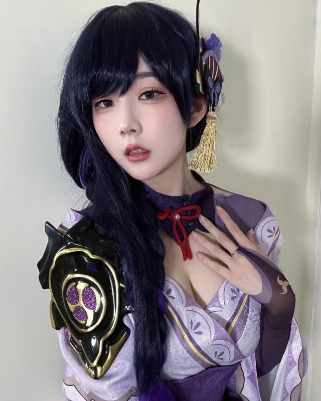 女BLV LPL Kitty在游戏《原神》中cosplay充满魅力的雷电将军-第1张图片