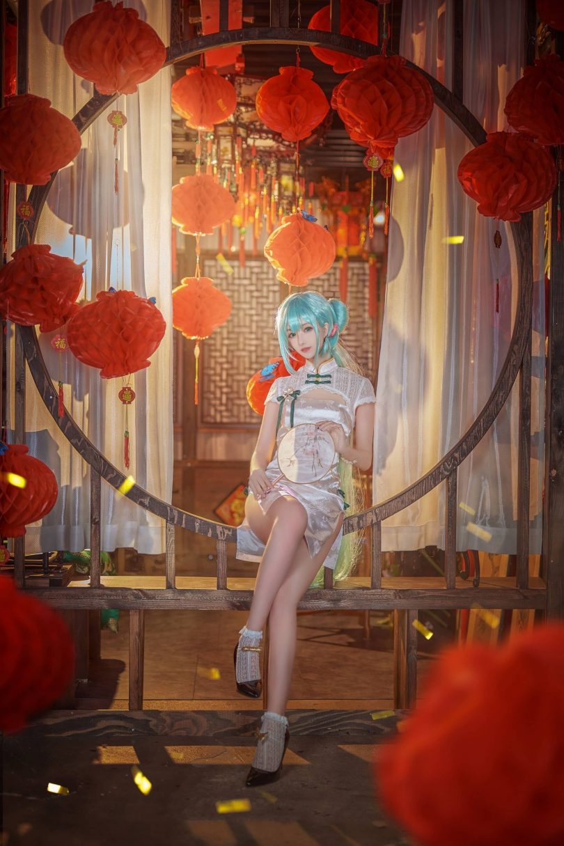 Shika小鹿鹿cos初音未来 | Shika小鹿鹿_初音未来·韶华旗袍cos [14P2V-88MB]-第1张图片