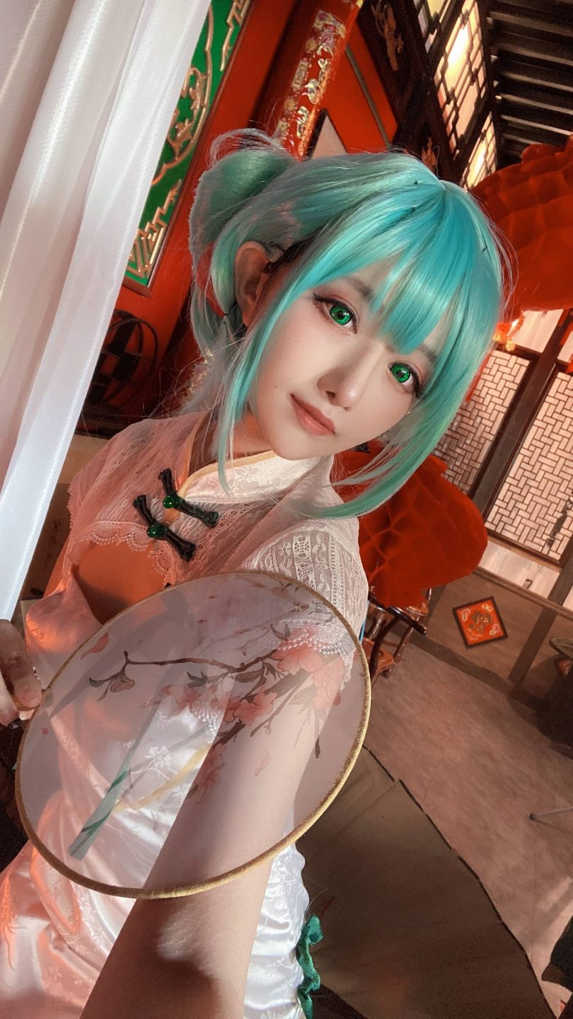 Shika小鹿鹿cos初音未来 | Shika小鹿鹿_初音未来·韶华旗袍cos [14P2V-88MB]-第9张图片