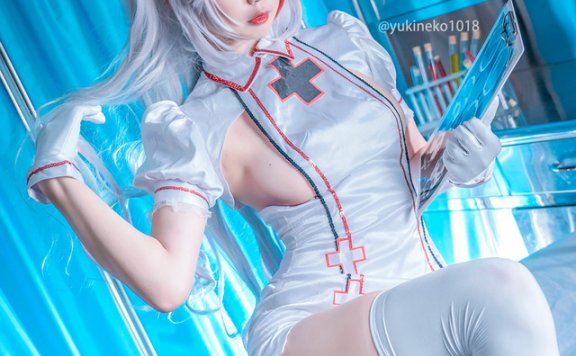 女 coser 在《碧蓝航线》 COS 欧根亲王，婀罗多姿俘获男人心