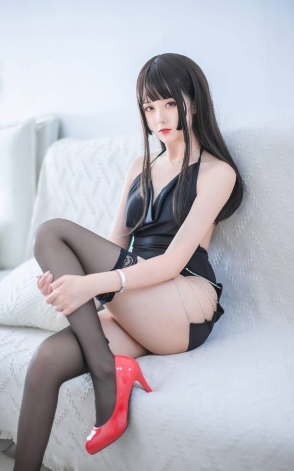 Akisoso秋楚楚cosplay图包 | 秋楚楚_Akisoso·黑裙正片cos作品 [17P-93MB]