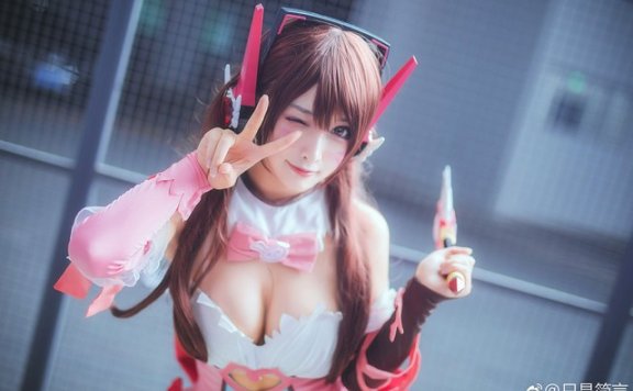 coser@只是简言在《守望先锋》中化身“小甜心”宋哈娜D.Va