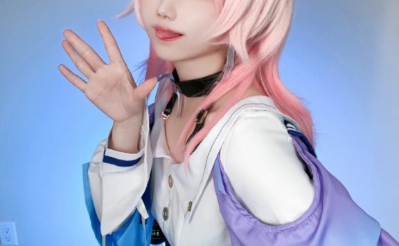 小木曾AYA cos《崩坏：星穹铁道​​​》三月七，可爱与正义的完美融合！