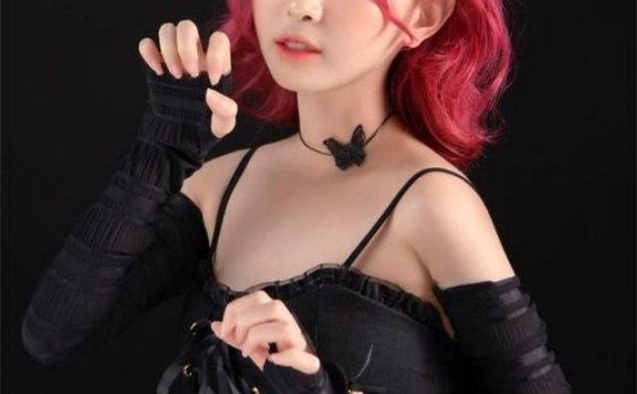 女主播“Baby Co”的《原神》纳西妲cosplay，让粉丝们兴奋不已！