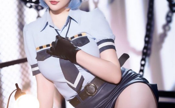 蕾姆的新姿态：探秘星之迟迟的狗耳警官COSPLAY风采