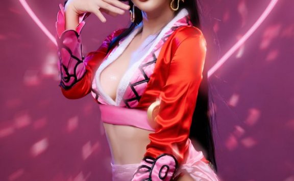 爱与魅力的化身：coser LuckySwan演绎“蛇姬”波雅·汉库克